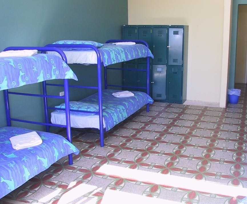 Ocean Beach Backpackers Hostel Perth Ruang foto