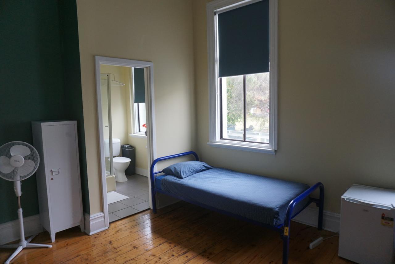 Ocean Beach Backpackers Hostel Perth Bagian luar foto