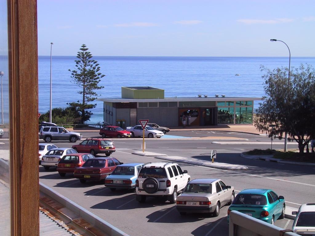 Ocean Beach Backpackers Hostel Perth Bagian luar foto