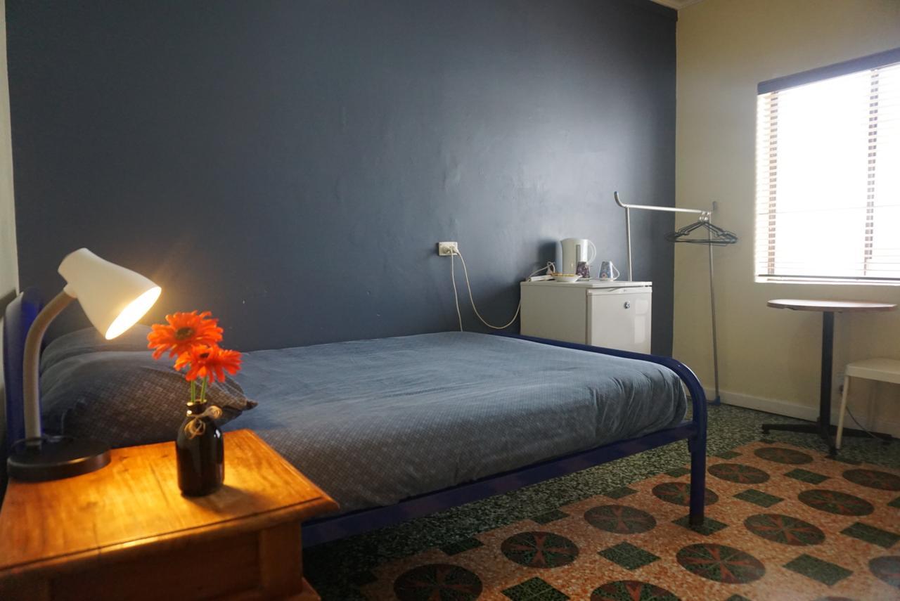Ocean Beach Backpackers Hostel Perth Bagian luar foto