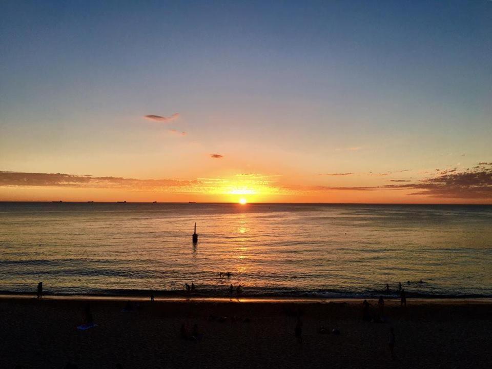 Ocean Beach Backpackers Hostel Perth Bagian luar foto